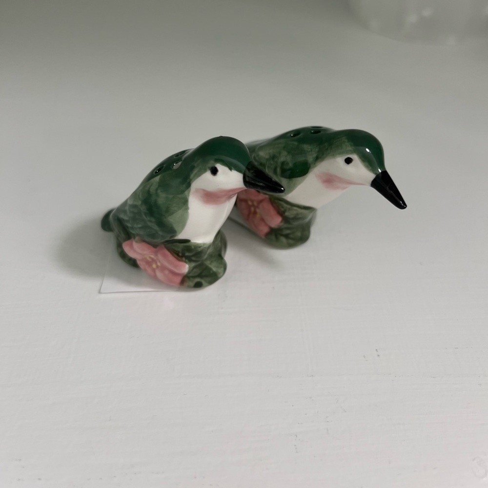 Cracker Barrel Green and Pink Bird Salt Pepper Shakers
